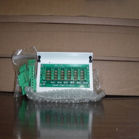 Leviton 1 x 6 Passive Audio Module - Connects 1 Amp To 6 Speakers - Picture 2 of 4